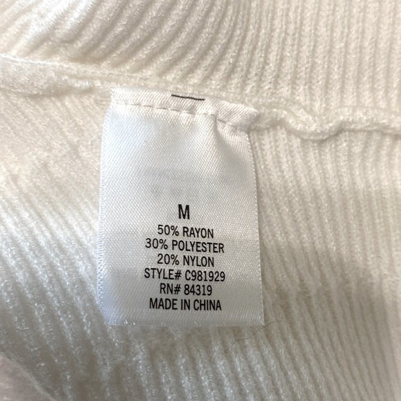 NWT Francesca’s ALYA white Pointelle soft sweater with Dolman sleeves. Size M‎ - Picture 10 of 11